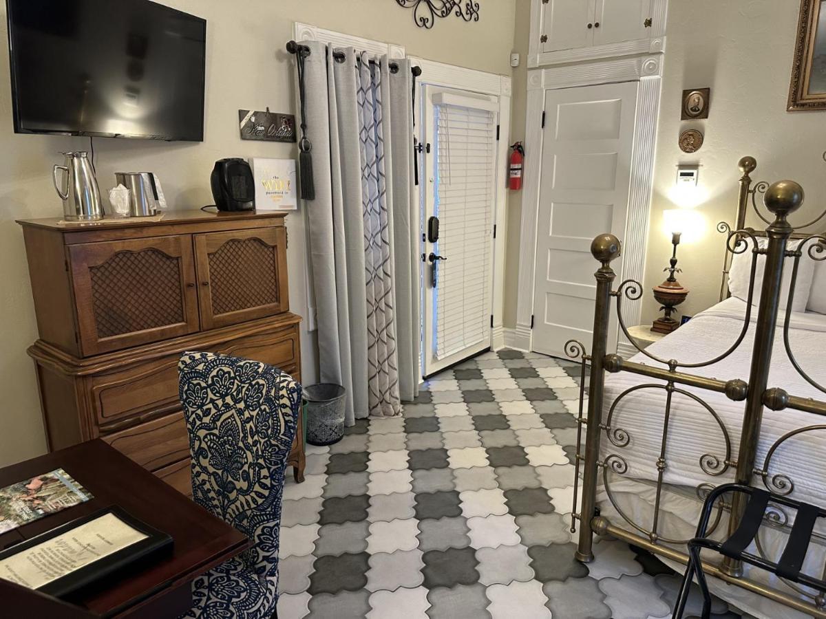 El Amador Inn Downtown Тусон Екстериор снимка