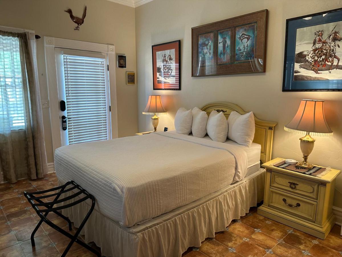 El Amador Inn Downtown Тусон Екстериор снимка